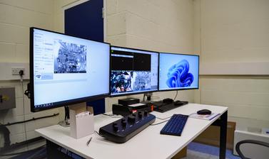 The image shows the computer system for Thermo Scientific Apreo 2 in Materials Department Laboratory. 
