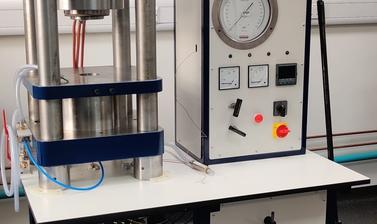 Photograph of a piston cylinder