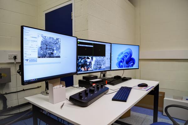 The image shows the computer system for Thermo Scientific Apreo 2 in Materials Department Laboratory. 