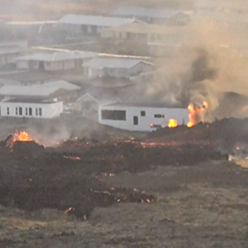 Webcam footage capturing the destruction of homes in Grindavík January 2024