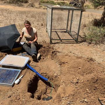 Paula Koelemeijer deploying seismometers in the field