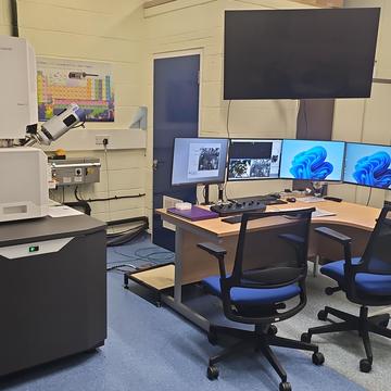 The Thermo Scientific Apreo 2 SEM system in the Materials’ David Cockayne Centre for Electron Microscopy